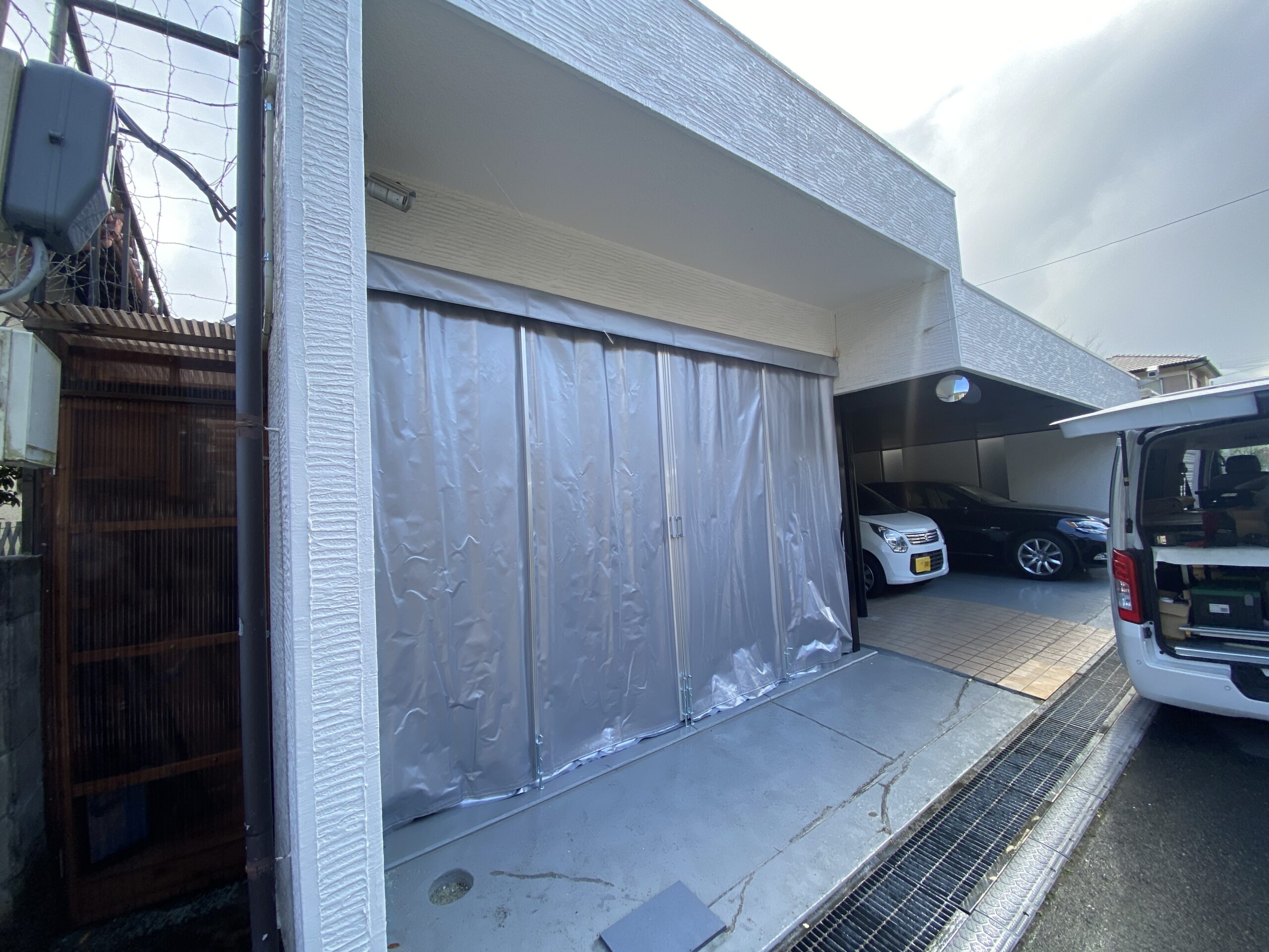 ガレージ前防風防砂カーテン